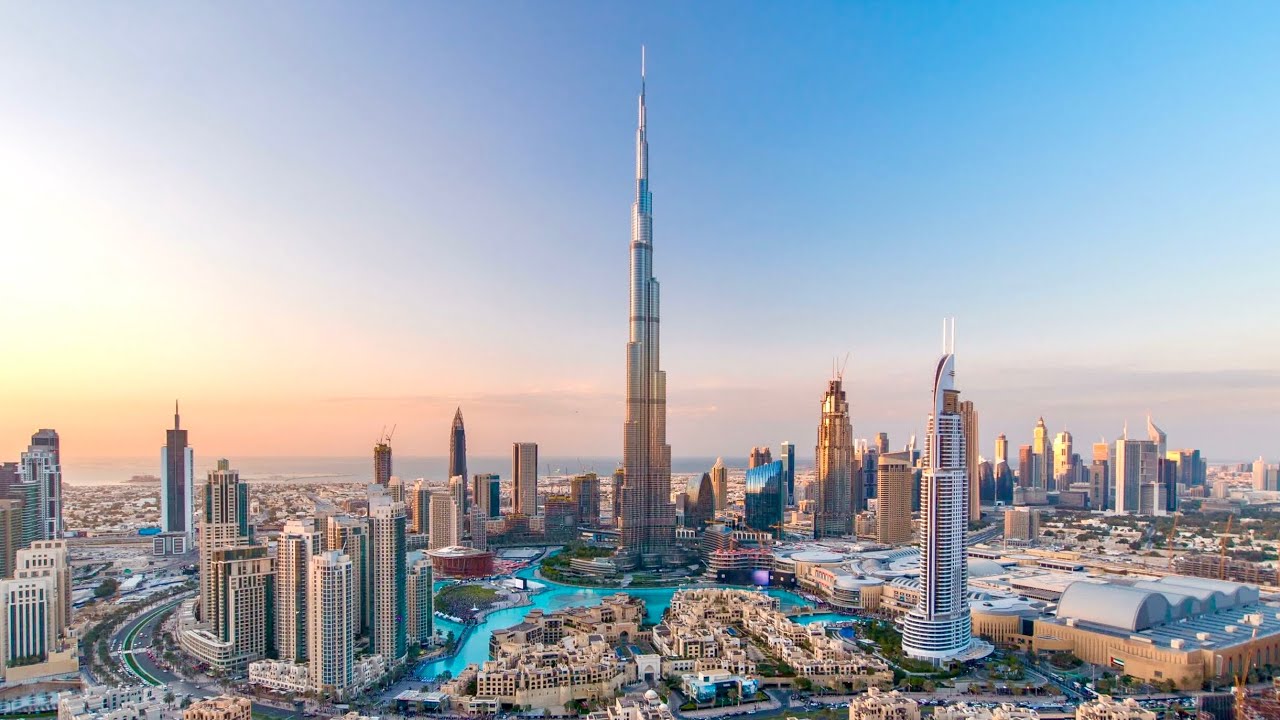 Burj Khalifa, world's tallest tower tour & view from the top (Dubai)
