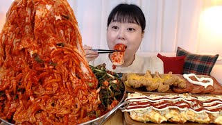 밥도둑 모여라 시원 아삭한 알토란 배추김치 황태파김치 쌀밥가득 용가리치킨 스팸 계란말이 Kimchi Greenonion kimchi Koreanfood Mukbang