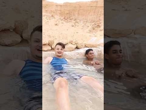 ‏سوينا مسبح في الصحراء 🏝️￼