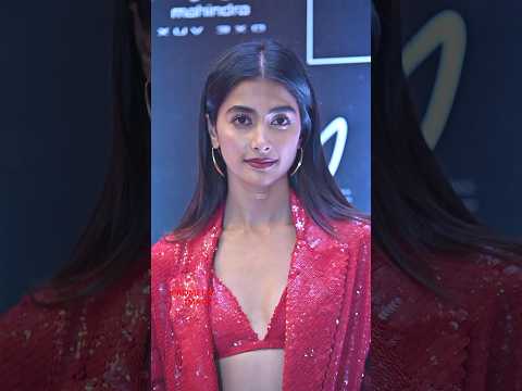 2/2 Pooja Hegde looked Red Hot flaunting her Bra paired with Jacket and Pant on the Ramp