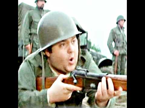 Les Bidasses s'en vont en Guerre | The soldier removed his teammate's hemorrhoids#movie #shorts