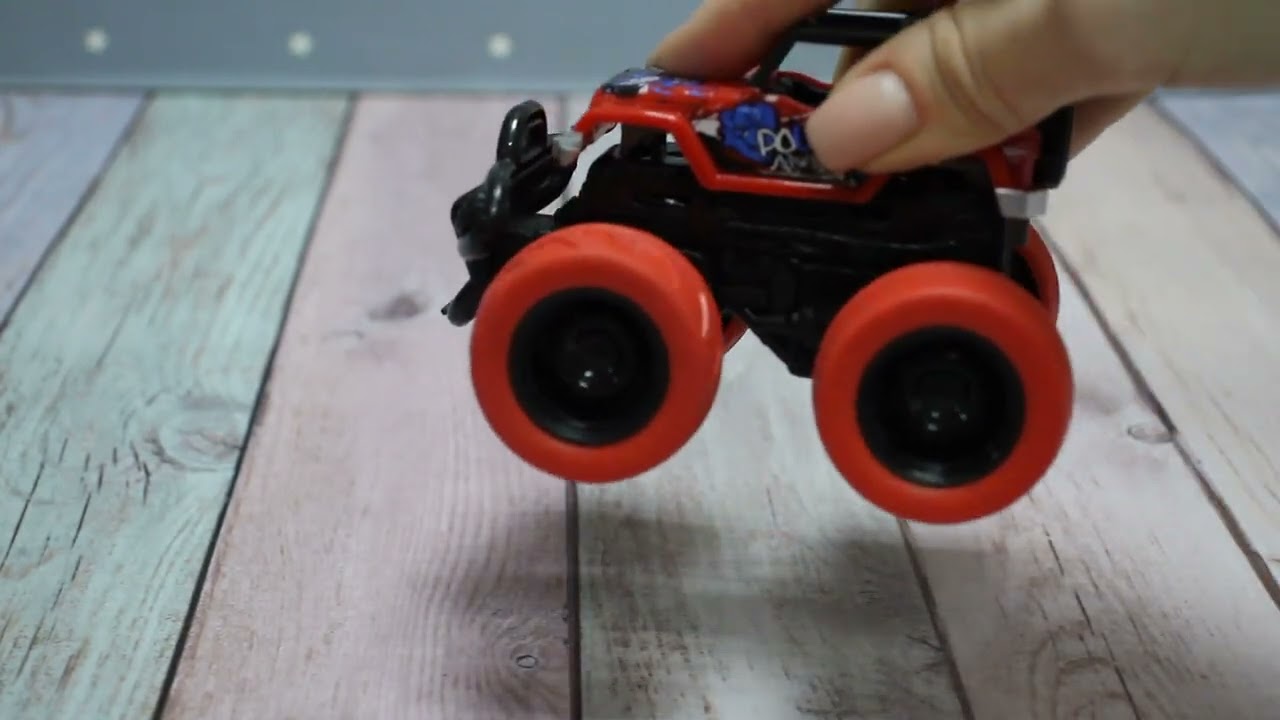 Машина BIG FOOT BOUNCING CAR Джип подпрыгивающая инерционная красная  - видео