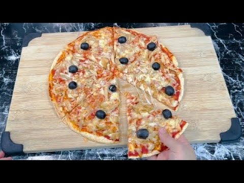 Envie de pizza mais pas de pâte sous la main? 🍕Essayez cette version express et moins calorique ⏱
