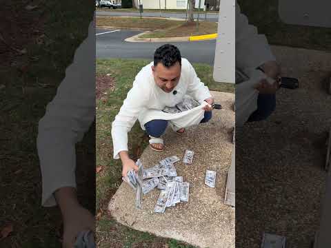 مش عارف ليه بيعمل كده ويرمي الراتب في الأرض #امريكا #اكسبلور