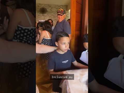 o meu Deus, menino de 8 anos se despede do pai, e ainda agradece a presença de todos no velório.