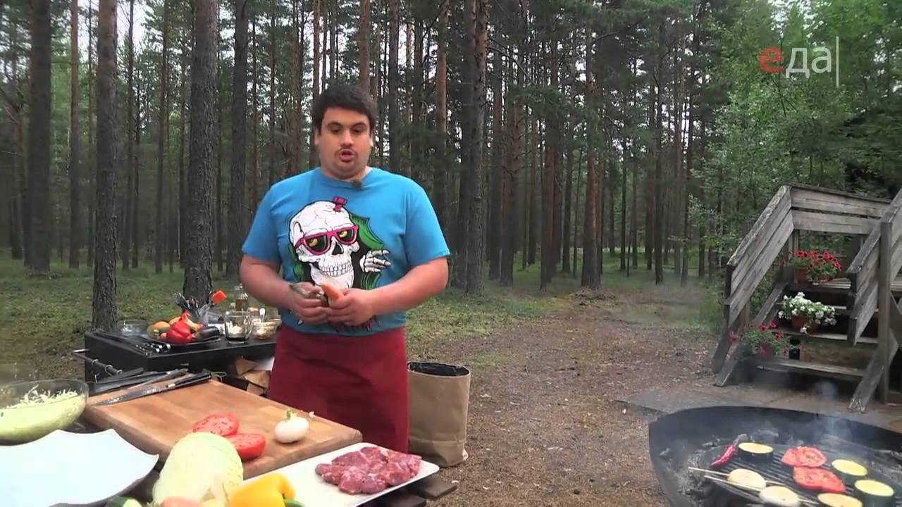 Свиная вырезка с овощами-гриль и салат из капусты