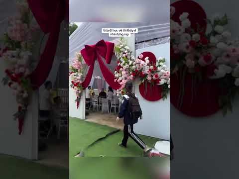 Mẹ dựng sẵn rạp cưới