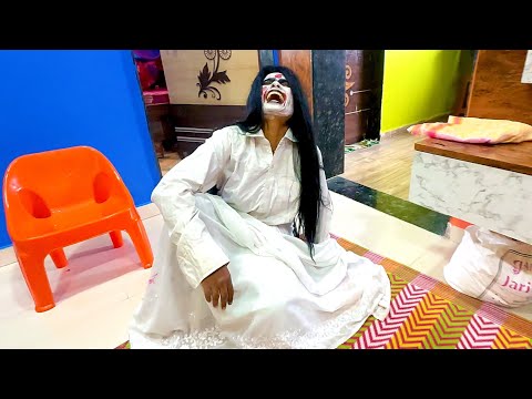काजू कतली खाऊन हडळ जोरात हसली 🫢