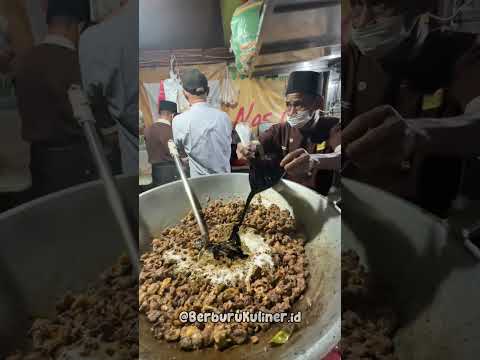 Jakarta Iconic Goat Fried Rice 100 Portions One Wok Insane Cooking Skills!  #StreetFoodJakarta