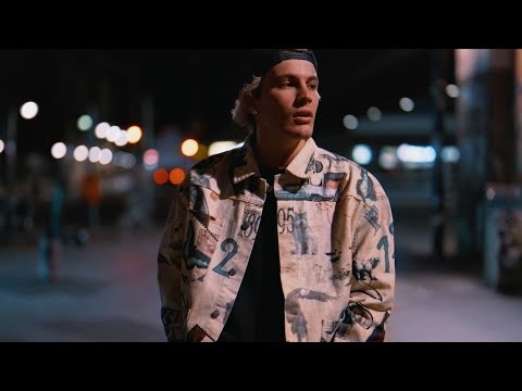 IL TRE โ FUORI ร NOTTE (OFFICIAL VIDEO)