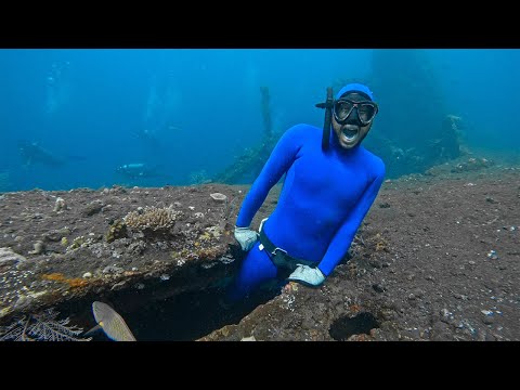 SQUEEZING through this Wreck's TINY Swim Throughs