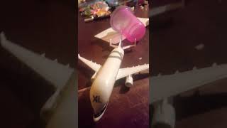 este avión come cosas y masas