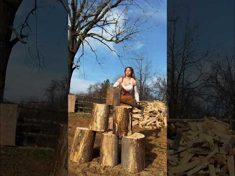Wood splitting pyramid