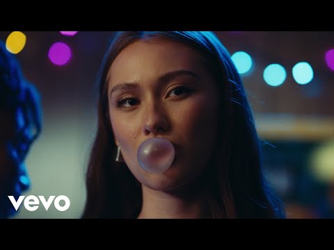 Royel Otis - who's your boyfriend (Official Music Video)