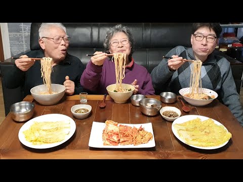 추억의 얼큰한 옛날 짬뽕 먹방 (배추전, 막걸리) Spicy Seafood Noodles Soup Mukbang ASMR / Korean Jjamppong Recipes