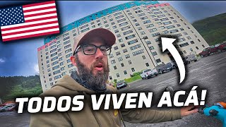 TODA LA CIUDAD VIVE EN ESTE EDIFICIO DE ALASKA😱👀 | WHITTIER🇺🇲