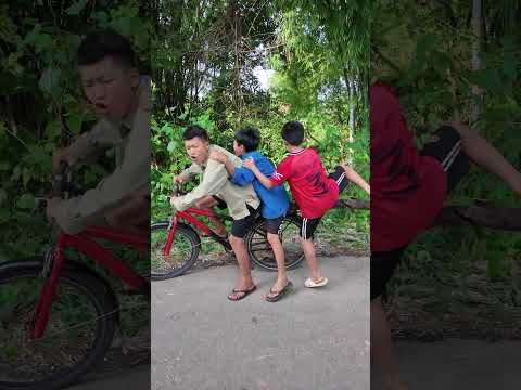 Chiếc xe đạp gánh cả thế giới 😅🚲 #shorts