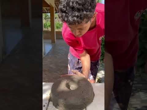 Bolo de barro sendo destruído !