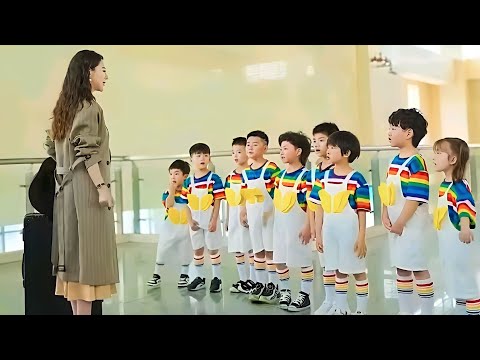 جوزها بيطلقها و بيرميها فى الشارع بس هى بتخلف منه ١٠ توائم و بترجع عشان تعيش معاه و لكن أهله بيرفضوا