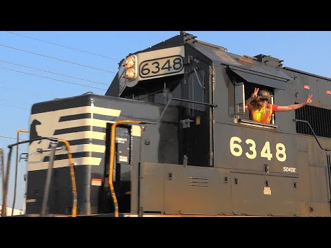 🙋‍♂️ Awesome Conductor in an EMD SD40E Rebuild