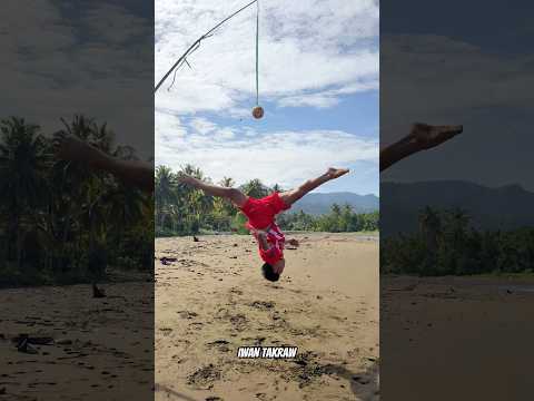 Latihan Bola Gantung di pantai 😳🤯#sepaktakraw #rollspike #spike #olahraga