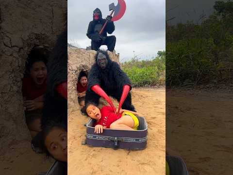 2 Ferocious Gorilla Monsters Attack 2 Beautiful Brave Girls Hiding In Fear In Suitcase