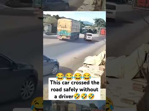 This car crossed the road safely without a driver.funny video