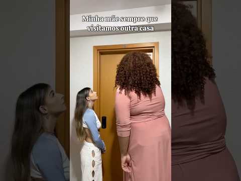 MINHA MÃE SEMPRE QUE VISITAMOS OUTRA CASA