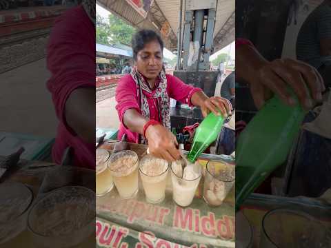 Hardworking Lady Sells Fresh Rocket Soda in India