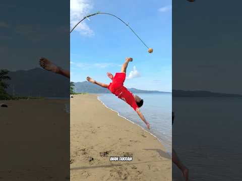 Rollspike keren di pantai 😳🤯#sepaktakraw #spike #rollspike