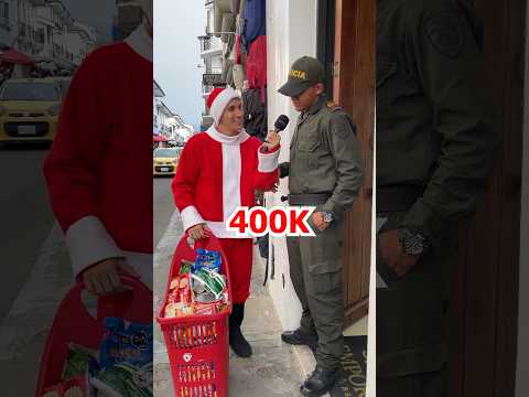Parte 1: Papa Noel regala mercado en la calleπ±ππ #ayudasocial #shorts #dinero