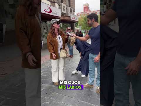 ¿Quién es?... Sigue la canción de Pimpinela. Cantando por la calle
