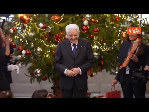 Mattarella ai bambini dell'Ospedale Bambin Gesu: "Buon Natale! Non aspettate me per aprire i...