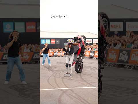 "Did you know I could do this with my bike ?" 🔃😜