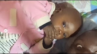 My baby can't sleep why😳