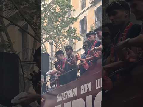 Les Tiramos Hamburguesas A Los Jugadores Del Barça 🤣🍔