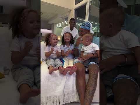 CHRYS DIAS E SUAS FILHAS CANTANDO "QUEM É ESSA MENINA DE VERMELHO" com MC MENOR JP e HITS DO FUNK