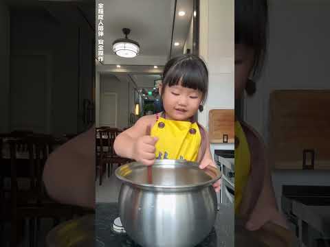小丁愛美食之可樂雞翅#funny # 小孩就是拿來玩的 #萌娃