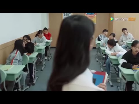 Movie | 同學以為新來的代課老師是醜八怪，沒想到她一出現驚艷全場！#百岁之好一言为定 #最新電影 #大陸電影 #職場電影