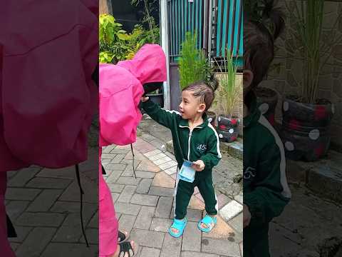 Baby Aka gives THR (Holiday Allowance) ๐ค #squidgame2 #squidgame3 #lebaran2025 #player456 #player388