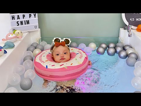 Asyiknya Dede Bayi Alyza Berenang di Kolam Renang Mini 💖 Abdillah And Family