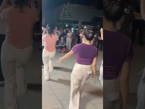 #bestshuffle #dance #fashion #dancer #trend #shuffle #cuttingshapes #shuffling #trending #dancing
