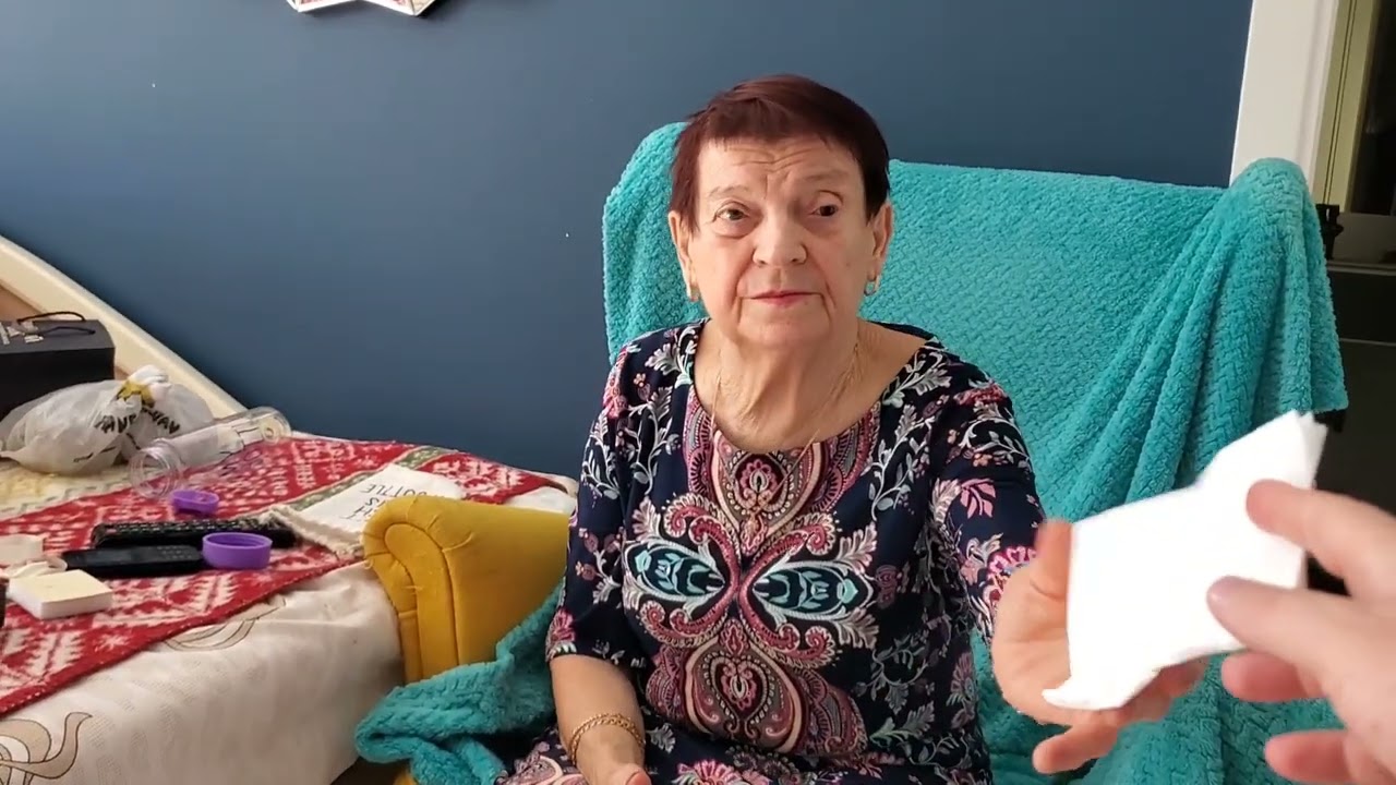 Мама распределила золото перекосило рот