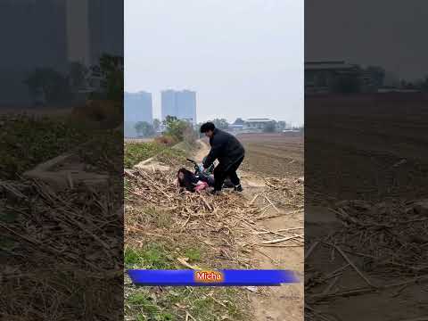 MiCha Té Nhào Giữa Đường – Pha Này Đau Nhưng Tấu Hà #funny #laugh #viral