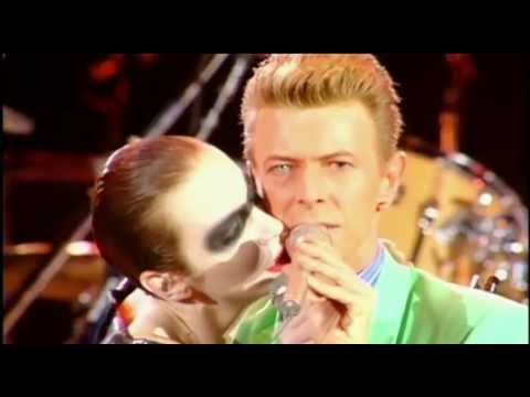 (1992) David Bowie + Annie Lennox + Queen / Under Pressure