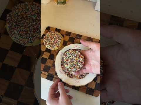 letโs see how she likes theseeee ๐๐ง #dotcakes #dotcake #dessertart