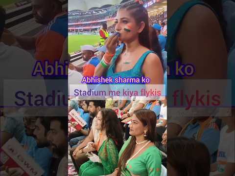 कौन है य़ह लड़की जो अभिषेक शर्मा को स्टेडियम में किया फ्लाइ किस #abhisheksharma