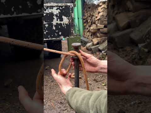 Constrictor hitch under tension #Not #Rope #Outdoors #Skills #Camping ￼