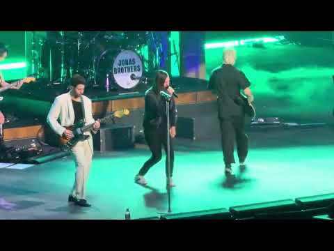 Red Jumpsuit Apparatus x Jonas Brothers: Face Down live - Jonas20: Greetings from Your Hometown Tour