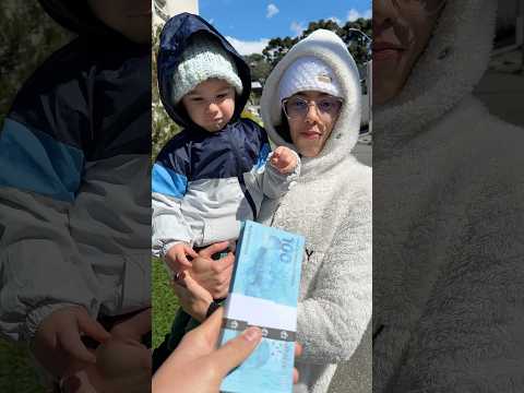 Bêbê de 1 ano já sabe cantar músicas populares